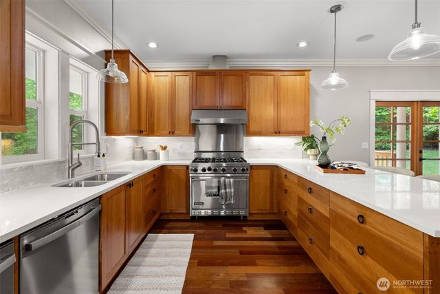 6963 NE Hidden Cove Road, Bainbridge Island, WA 98110
