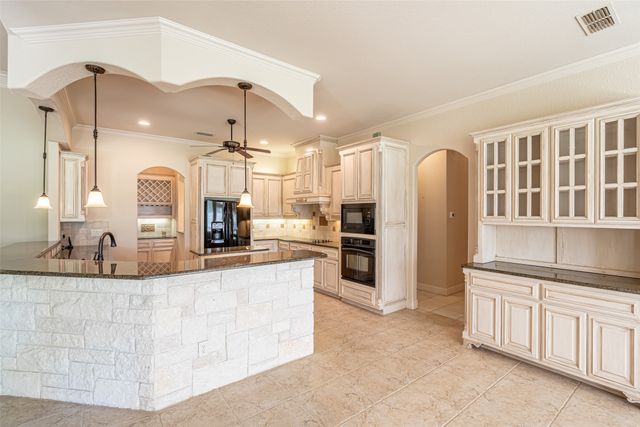 6417 Colonial Drive, Granbury, TX 76049