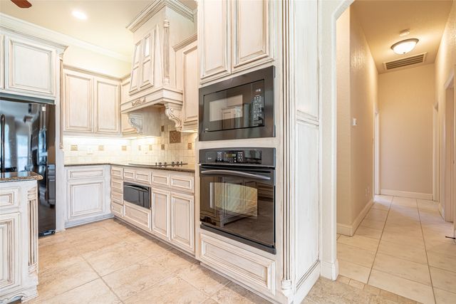 6417 Colonial Drive, Granbury, TX 76049