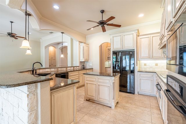 6417 Colonial Drive, Granbury, TX 76049