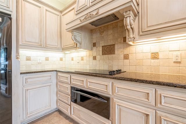 6417 Colonial Drive, Granbury, TX 76049