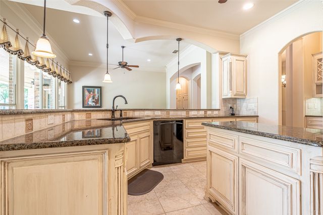 6417 Colonial Drive, Granbury, TX 76049