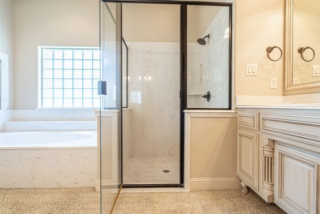 6417 Colonial Drive, Granbury, TX 76049