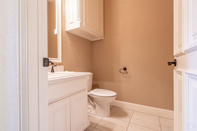 6417 Colonial Drive, Granbury, TX 76049