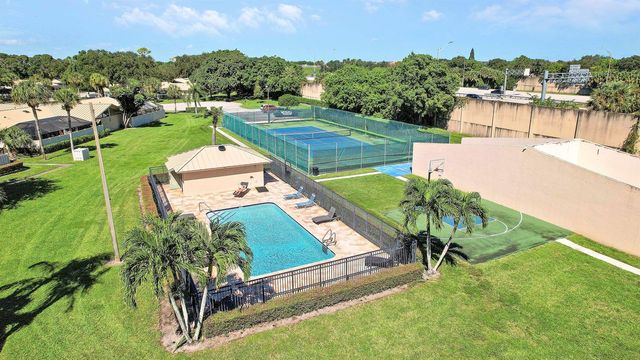 5385 Eagle Lake Drive, Palm Beach Gardens, FL 33418