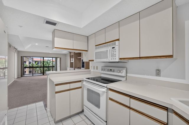 700 Uno Lago Drive 403, Juno Beach, FL 33408