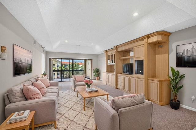 700 Uno Lago Drive 403, Juno Beach, FL 33408