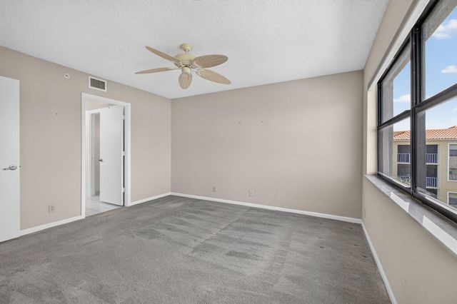 700 Uno Lago Drive 403, Juno Beach, FL 33408