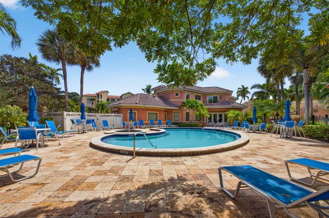 700 Uno Lago Drive 403, Juno Beach, FL 33408