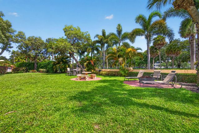 700 Uno Lago Drive 403, Juno Beach, FL 33408