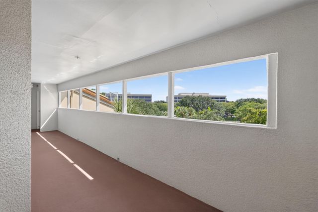 700 Uno Lago Drive 403, Juno Beach, FL 33408