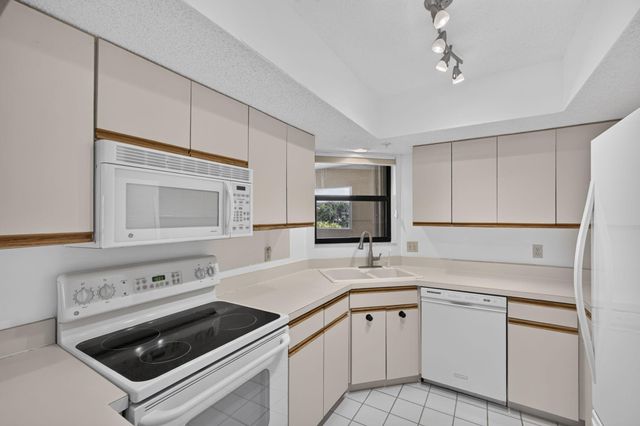700 Uno Lago Drive 403, Juno Beach, FL 33408