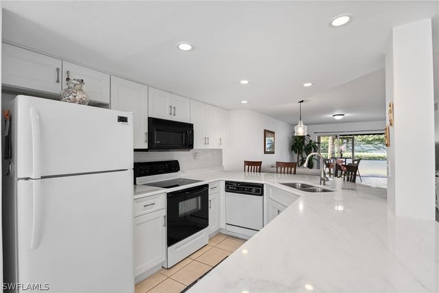 821 Gulf Pavilion DR 106, Naples, FL 34108