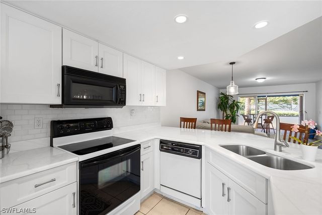 821 Gulf Pavilion DR 106, Naples, FL 34108