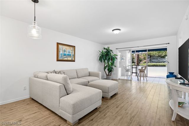 821 Gulf Pavilion DR 106, Naples, FL 34108