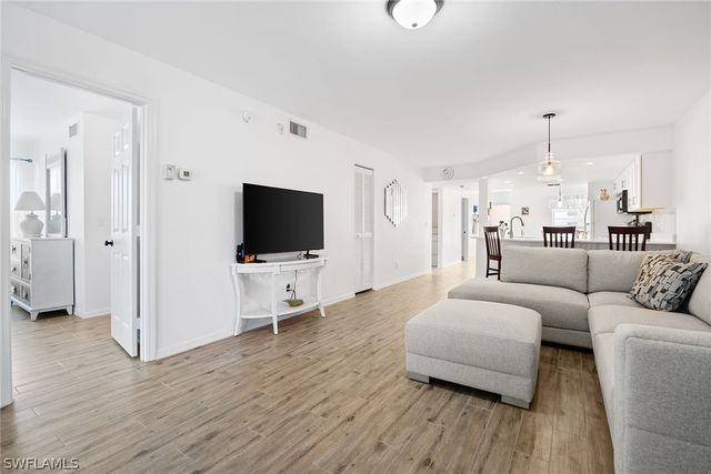 821 Gulf Pavilion DR 106, Naples, FL 34108