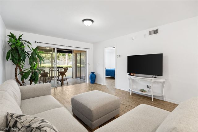 821 Gulf Pavilion DR 106, Naples, FL 34108