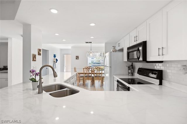 821 Gulf Pavilion DR 106, Naples, FL 34108