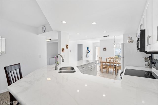 821 Gulf Pavilion DR 106, Naples, FL 34108