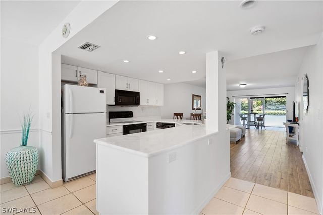 821 Gulf Pavilion DR 106, Naples, FL 34108