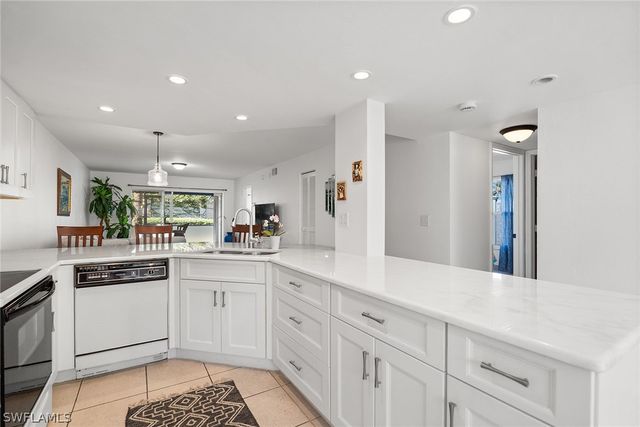 821 Gulf Pavilion DR 106, Naples, FL 34108