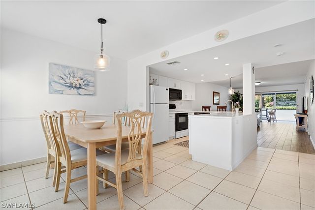 821 Gulf Pavilion DR 106, Naples, FL 34108