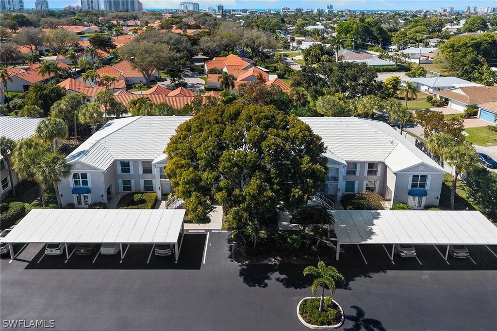 821 Gulf Pavilion DR 106, Naples, FL 34108