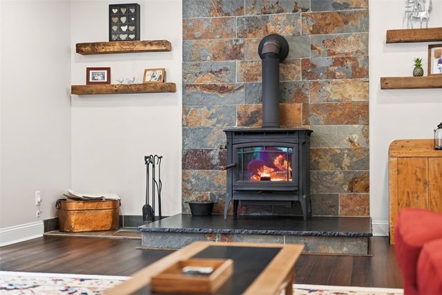 241 Spruce Haven Dr, Pine Twp, PA 15090