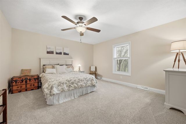 241 Spruce Haven Dr, Pine Twp, PA 15090