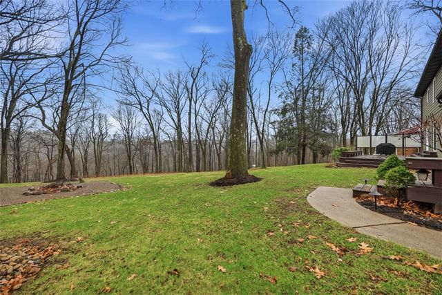 241 Spruce Haven Dr, Pine Twp, PA 15090