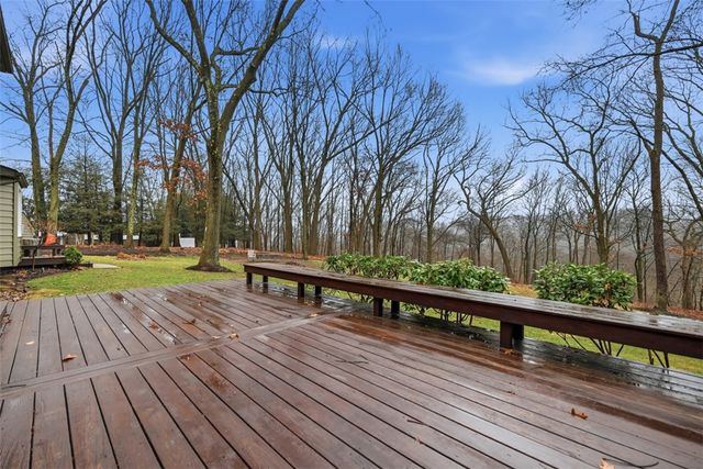 241 Spruce Haven Dr, Pine Twp, PA 15090