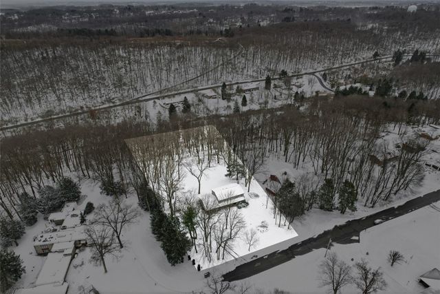 241 Spruce Haven Dr, Pine Twp, PA 15090