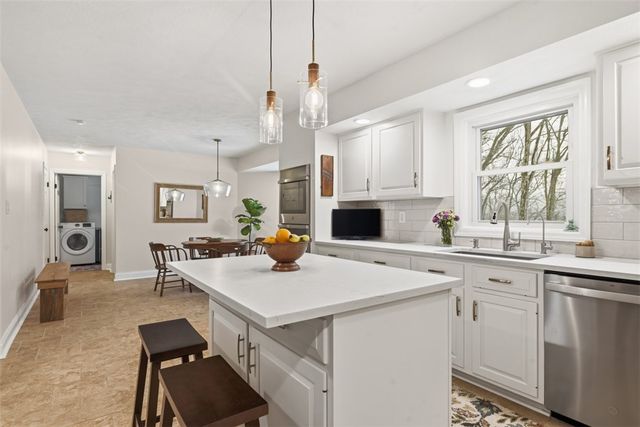 241 Spruce Haven Dr, Pine Twp, PA 15090