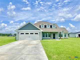 146 Meadow Creek Drive, Inez, TX 77968