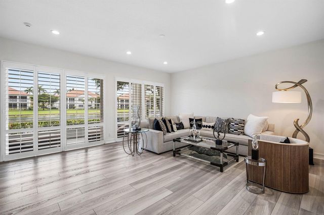 123 Palm Bay Terrace B, Palm Beach Gardens, FL 33418