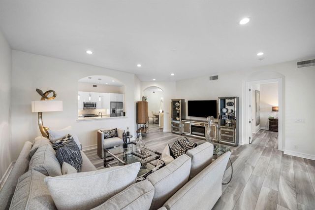 123 Palm Bay Terrace B, Palm Beach Gardens, FL 33418
