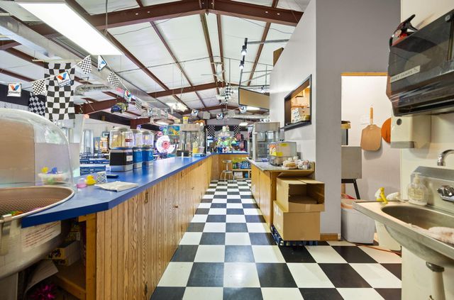 2367 U.S. 127 Business, Jamestown, KY 42629