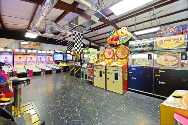 2367 U.S. 127 Business, Jamestown, KY 42629