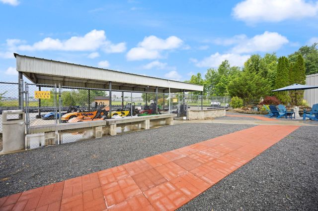 2367 U.S. 127 Business, Jamestown, KY 42629