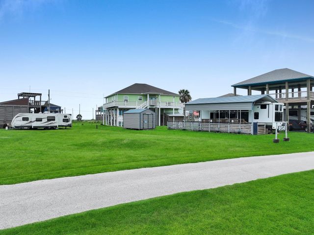 1958 Avenue G, Crystal Beach, TX 77650