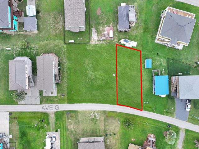 1958 Avenue G, Crystal Beach, TX 77650