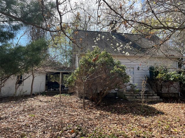15 Mariners Lane, Northport, NY 11768