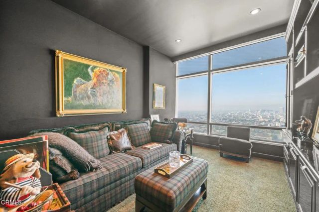 900 W Olympic Boulevard 36J, Los Angeles, CA 90015