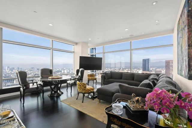 900 W Olympic Boulevard 36J, Los Angeles, CA 90015