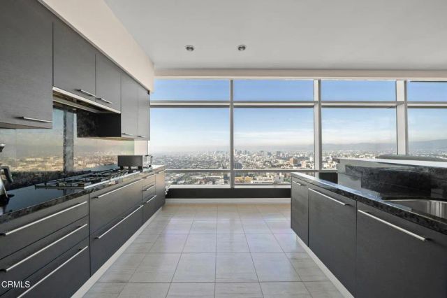 900 W Olympic Boulevard 36J, Los Angeles, CA 90015