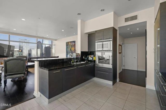 900 W Olympic Boulevard 36J, Los Angeles, CA 90015