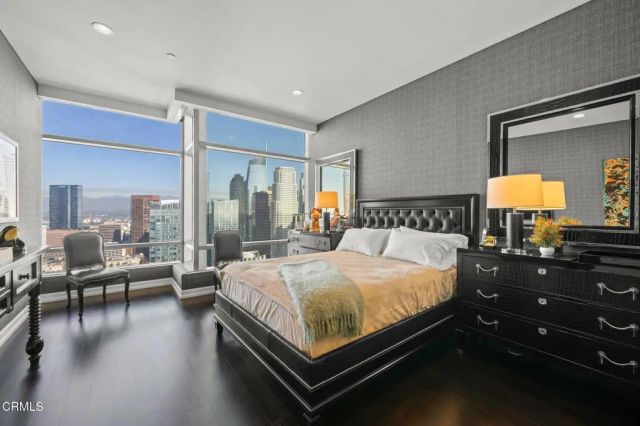 900 W Olympic Boulevard 36J, Los Angeles, CA 90015