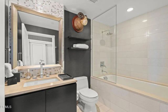 900 W Olympic Boulevard 36J, Los Angeles, CA 90015