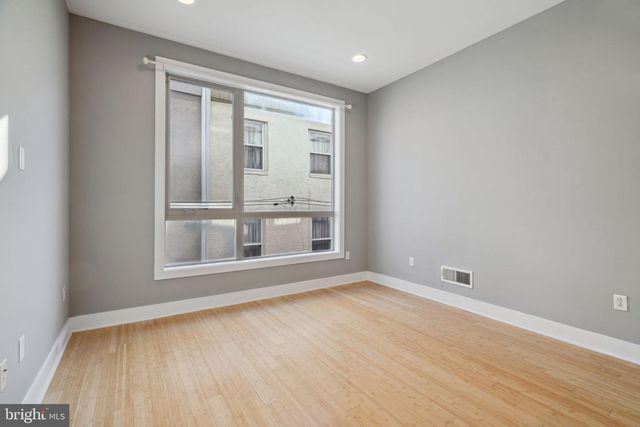 914 S DARIEN ST, Philadelphia, PA 19147