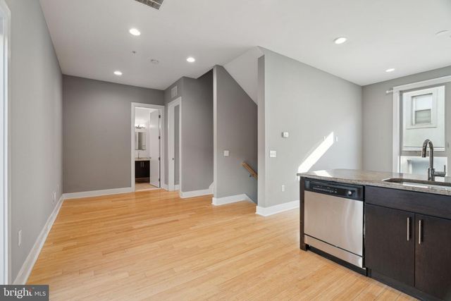 914 S DARIEN ST, Philadelphia, PA 19147